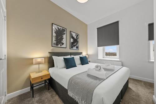 Airdrie Apartment | 1-Bed Duplex with Sofa Bed in Airdrie Lanarkshire - Long Stays - Free Parking