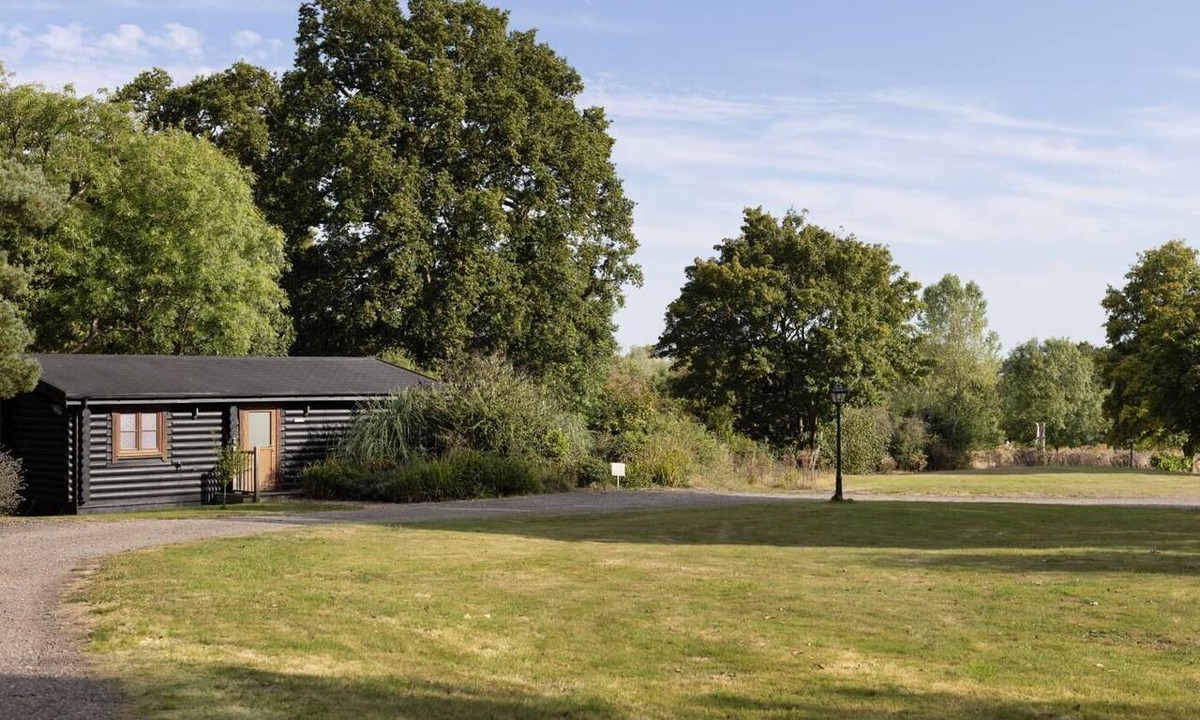 Cretingham Ski Chalet | 1 Bed in Cretingham (oc-w42621)