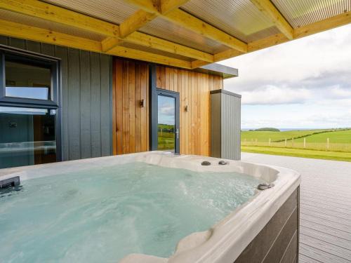 Girvan Cabin | 1 Bed in Girvan oc-78072