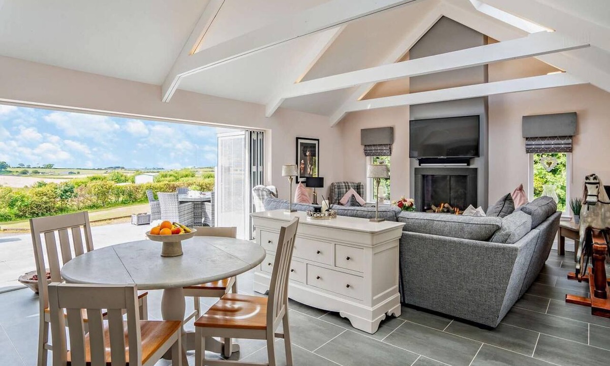 Eaglesham Cottage | 1 Bed in Glasgow (oc-83392)
