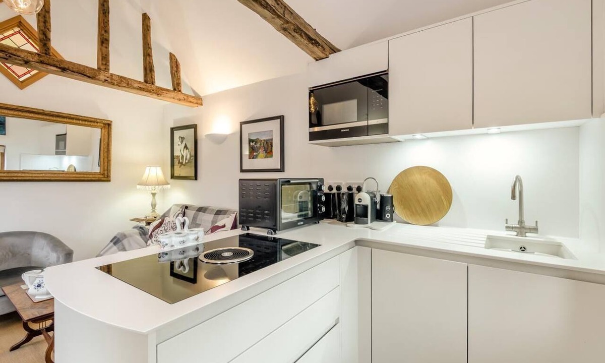 Abbess Roding Cottage | 1 Bed in Headcorn (oc-t34759)
