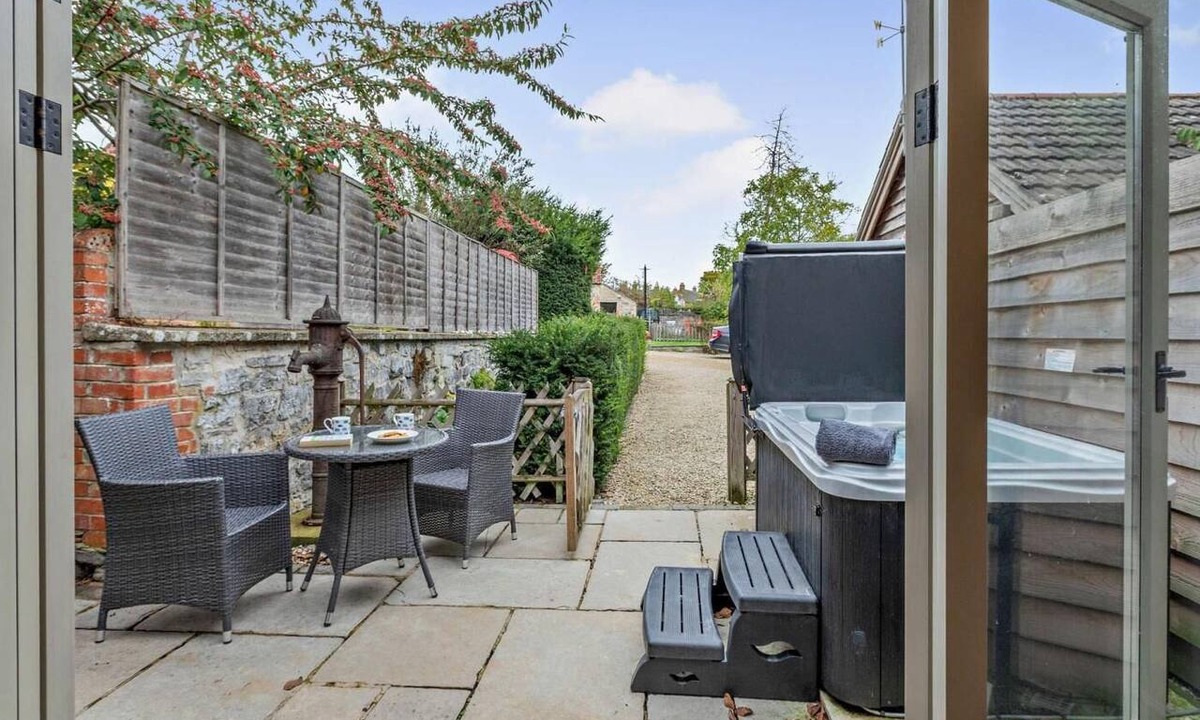 Curry Rivel Cottage | 1 Bed in Langport (oc-41489)