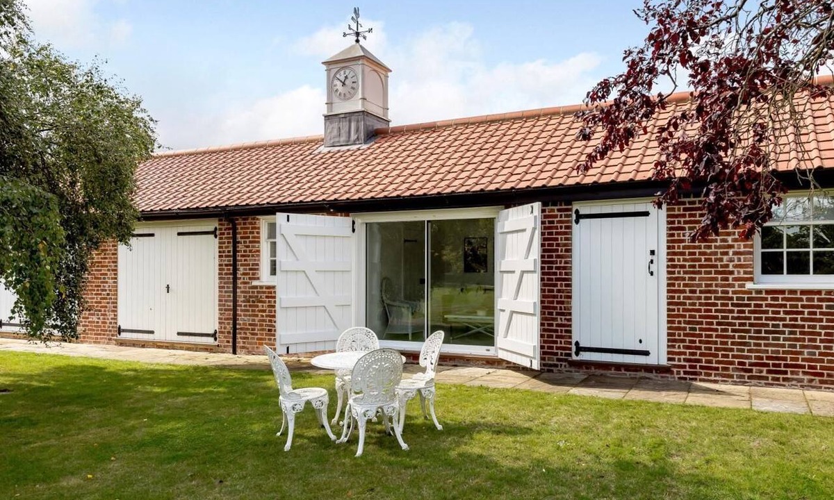 Lawford Cottage | 1 Bed in Manningtree (oc-78389)