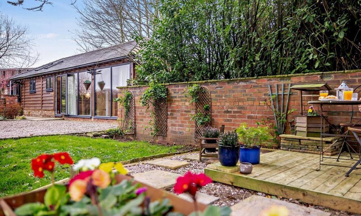 Northwich Cottage | 1 Bed in Northwich (oc-91435)
