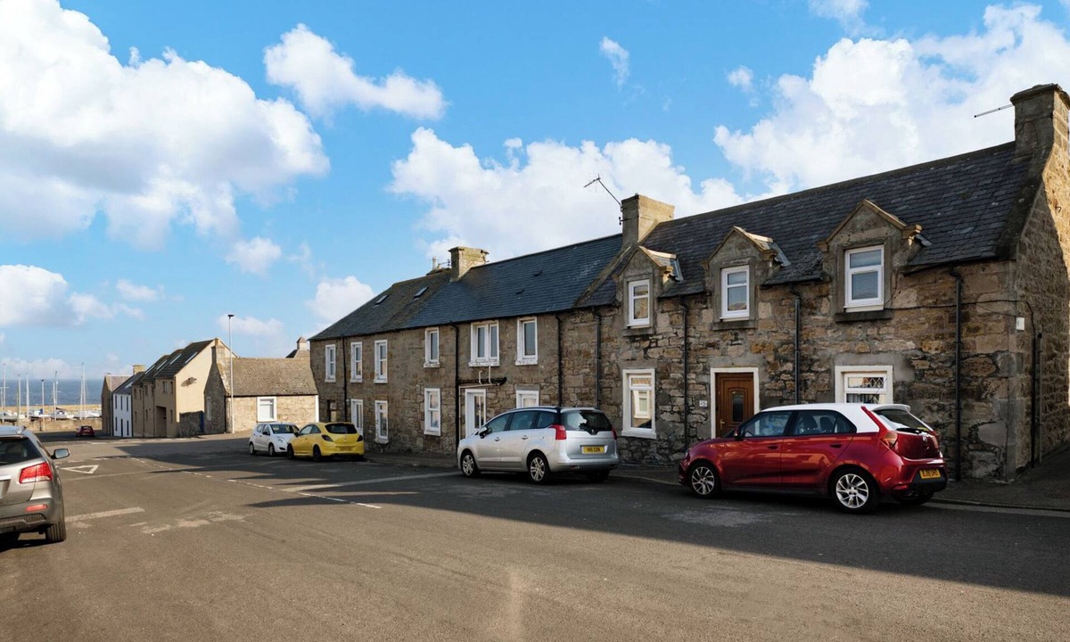 Lossiemouth Cottage | 1 bedroom accommodation in Duffus, near Elgin