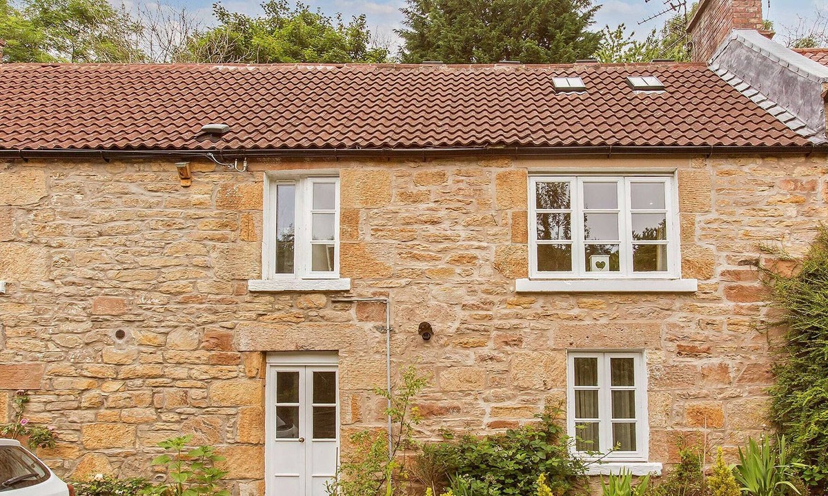 Cramond Bridge Cottage | 1 bedroom accommodation in Edinburgh