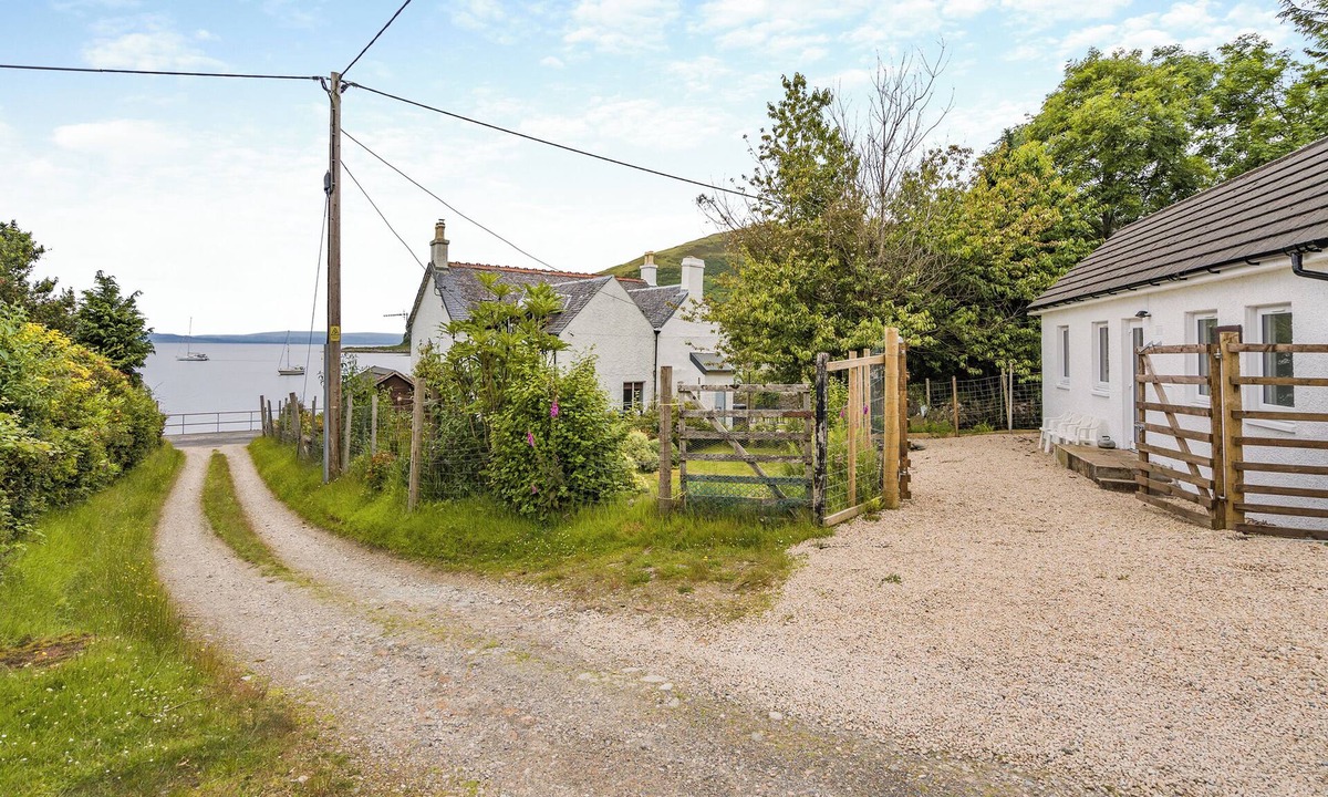 Lochranza Cottage | 1 bedroom accommodation in Lochranza
