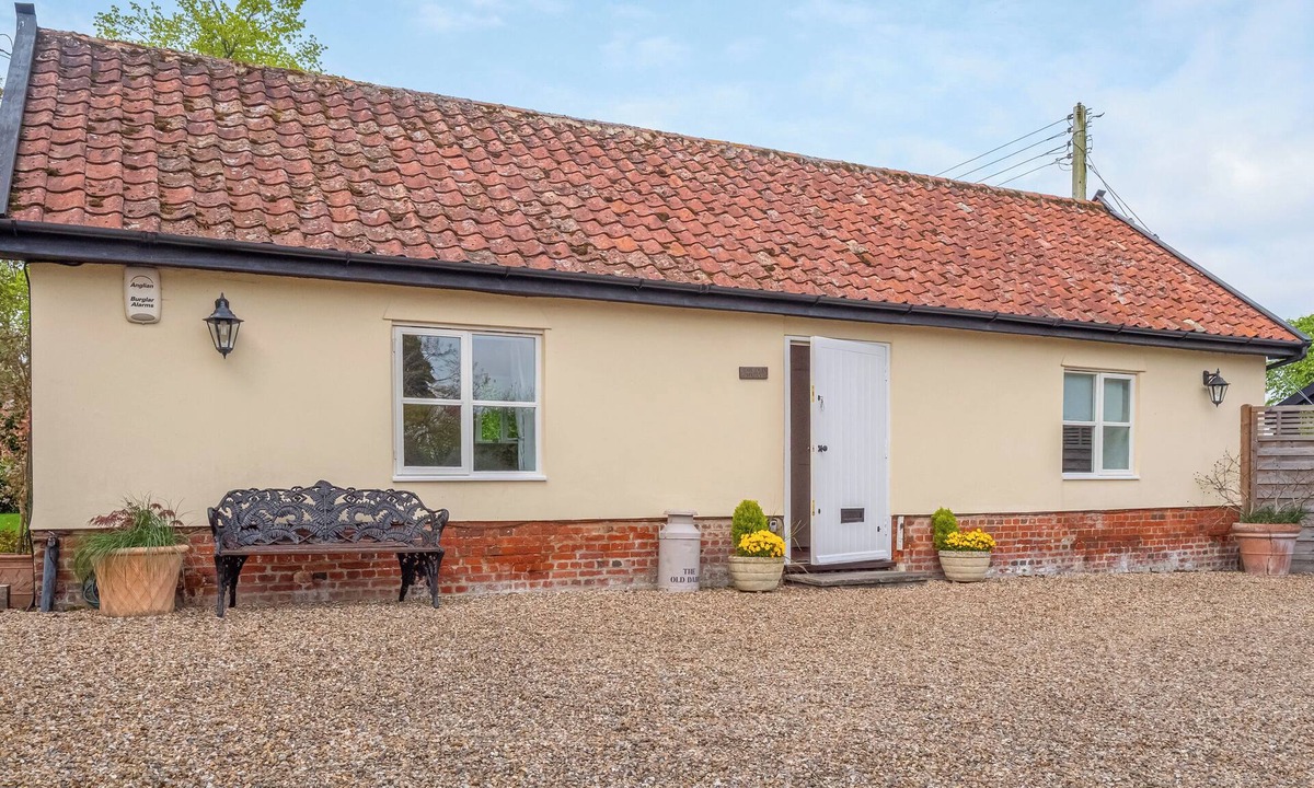 Eye Cottage | 1 bedroom accommodation in Mellis, near Eye