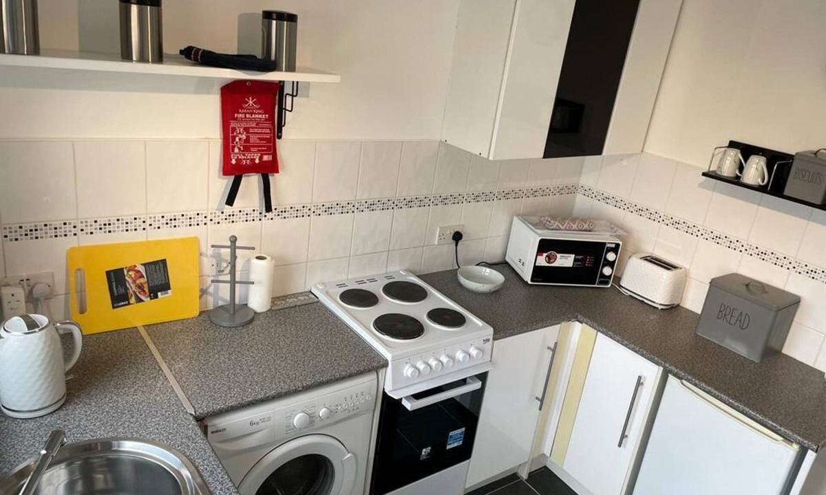 Bailleston Ski Chalet | 1- Bedroom Semi-detached Chalet Uddingston Glasgow