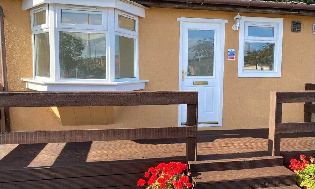Uddingston House | 1- Bedroom Semi-detached Chalet Uddingston Glasgow
