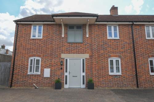 Long Melford House | 1 Coconut Cottage, Long Melford