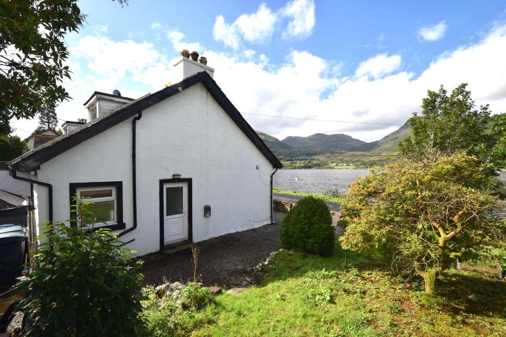Cairndow House | 1 Planetree Cottage - Loch View