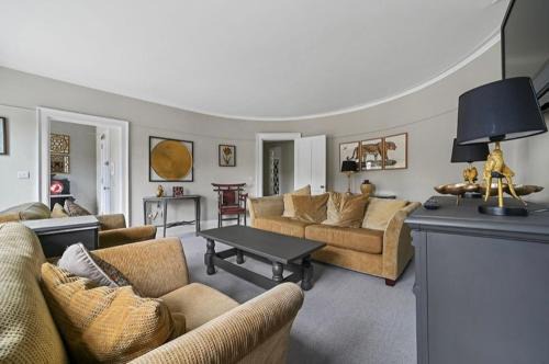 Bury St Edmunds Apartment | 119 Flat 2 Northgate st - Stylish one bedroom apartment set within walking distance to town, spacious living space with public car park close by