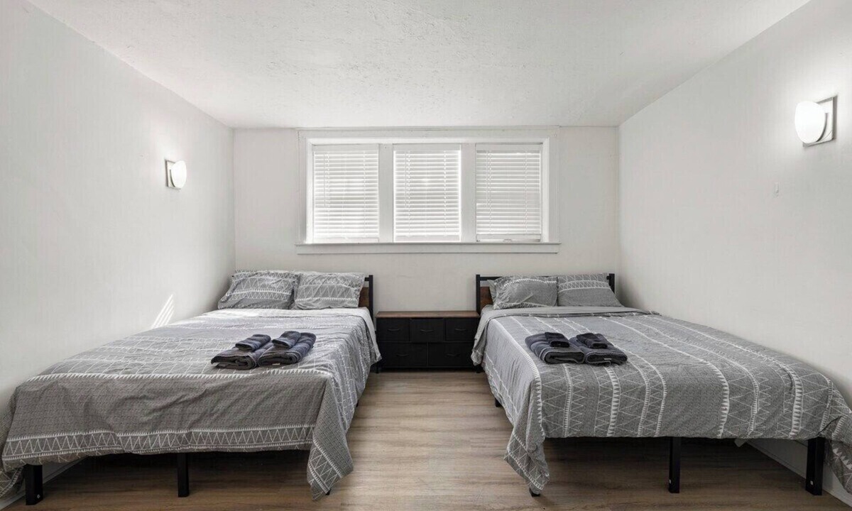 Bridgeview Apartment | 1342 - 13 Quiet One Bedroom Apartment within Walking Distance of the University