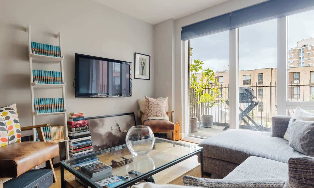 Lansbury Apartment | 1BD Canal Side Retreat in East London
