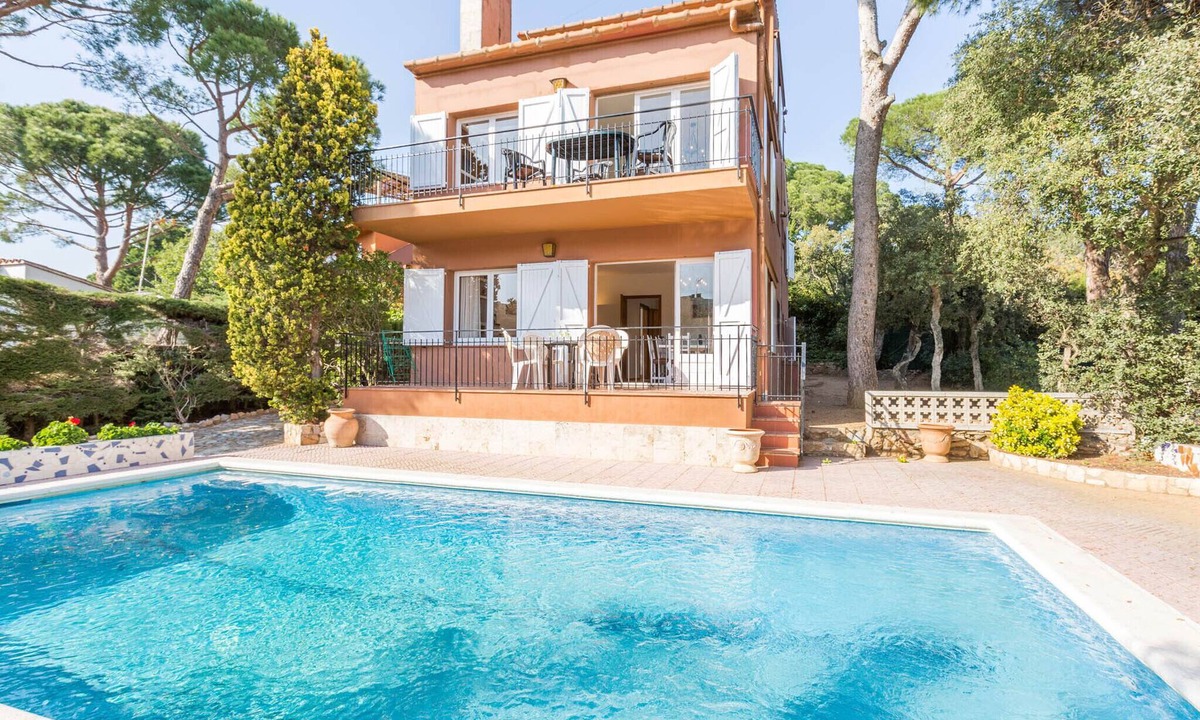 Calella de Palafrugell Apartment | 1BENET EST - House divided into 3 totally independent apartments with shared pool just 1 km from the beach of Calella de Palafrugell