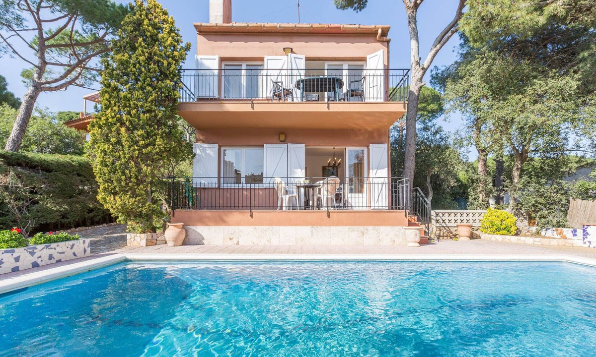 Calella de Palafrugell Villa | 1BENET 1 - House divided into 3 totally independent apartments with shared pool just 1 km from the beach of Calella de Palafrugell