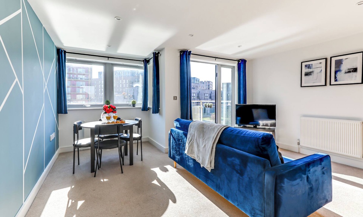 Chelmsford Apartment | 2 Bed City Centre/Wifi/Private Parking/Sleeps 5