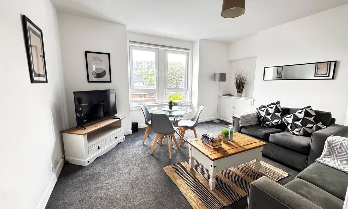 Gourock Apartment | 2-Bed Gourock Margaret St - Sleeps 4 - Contractors, Business & Relocations