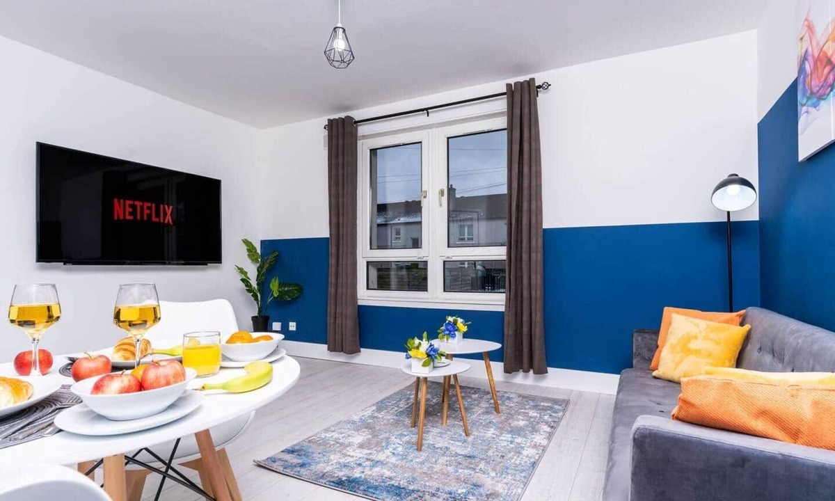 Cardonald Apartment | 2 Bed Home | QE Hospital |3 Beds|Sleeps 4|Parking| Glasgow
