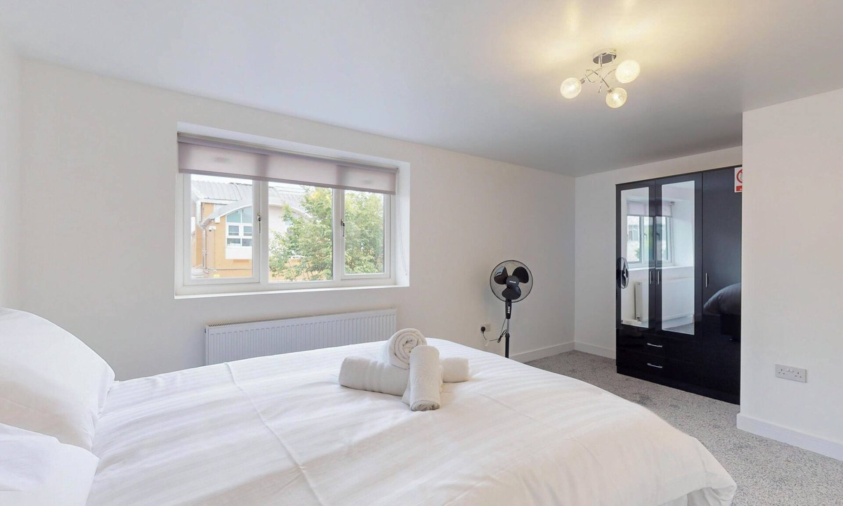 Royal Docks House | 2 Bed House near London City Airport, ExCeL & DLR