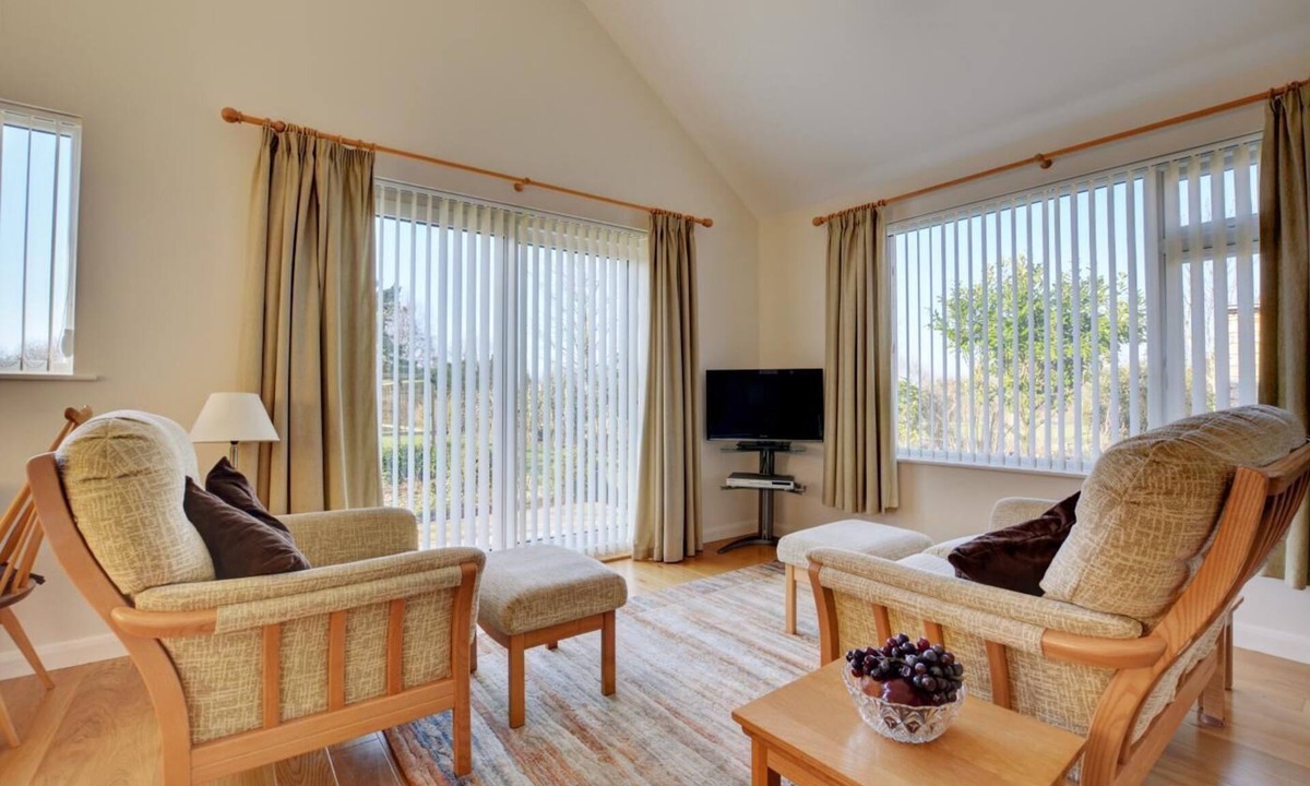 Attleborough House | 2 Bed in Attleborough (oc-1277)
