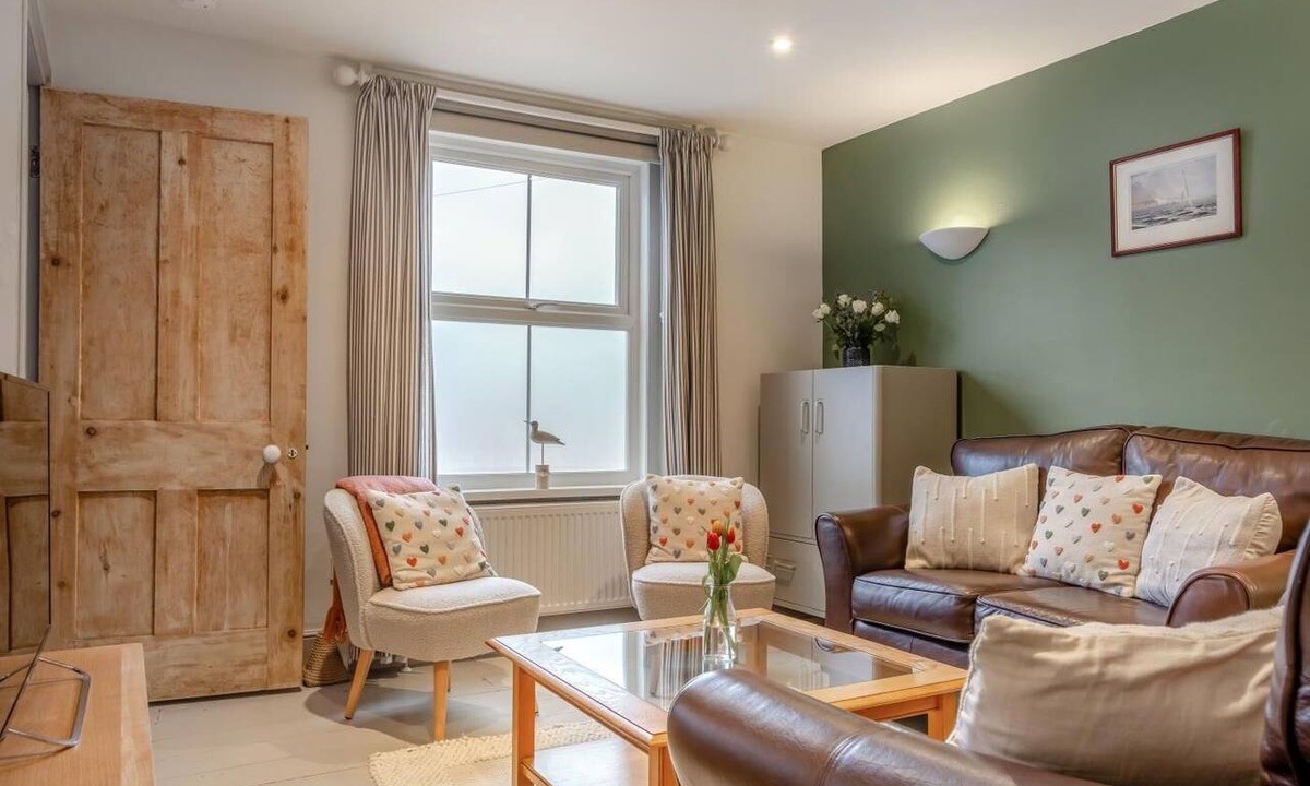 Bembridge Cottage | 2 Bed in Bembridge (oc-p34174)