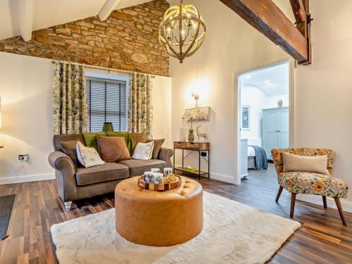 New Mills House | 2 Bed in High Peak oc-94058