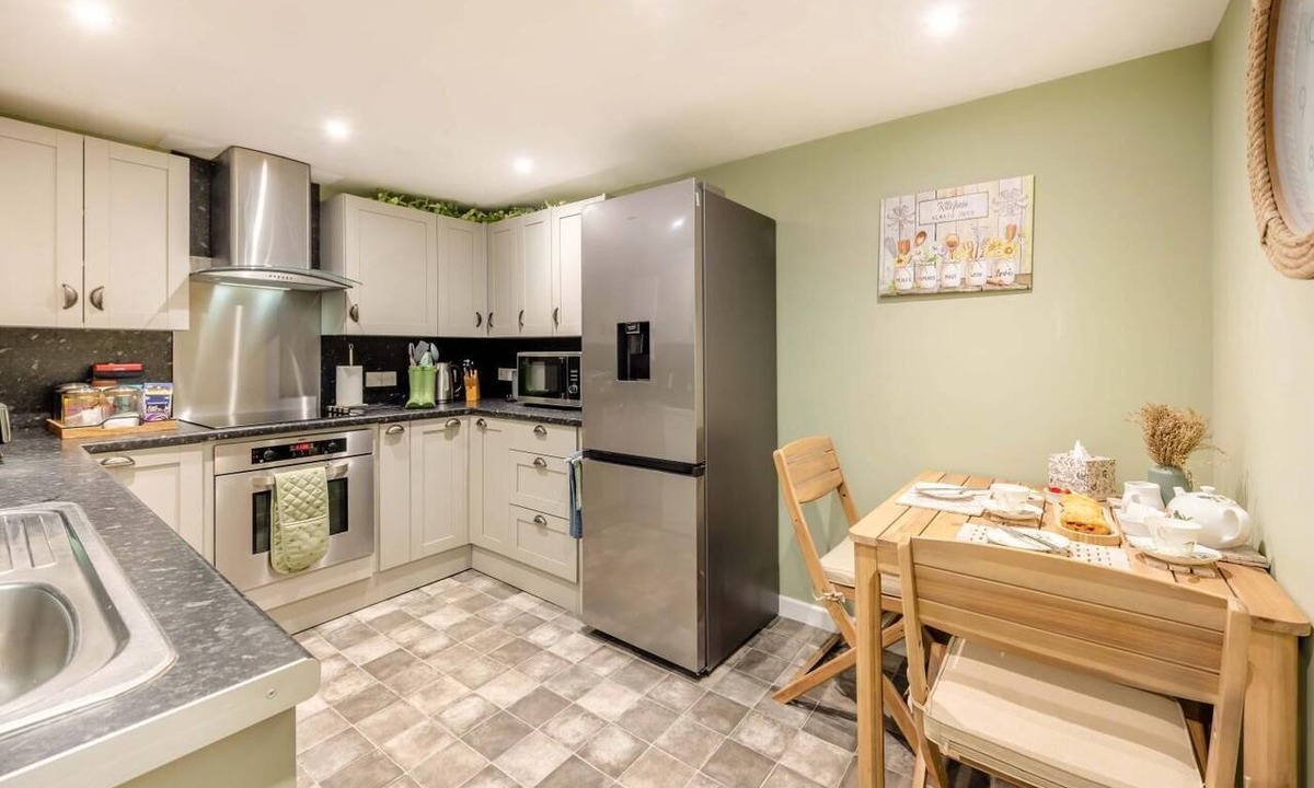 Kingsteignton Cottage | 2 Bed in Kingsteignton (oc-w34194)