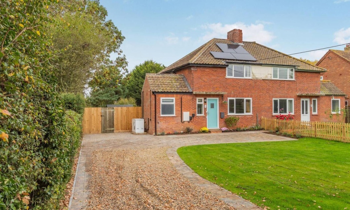 Knodishall Cottage | 2 Bed in Knodishall (oc-s33543)