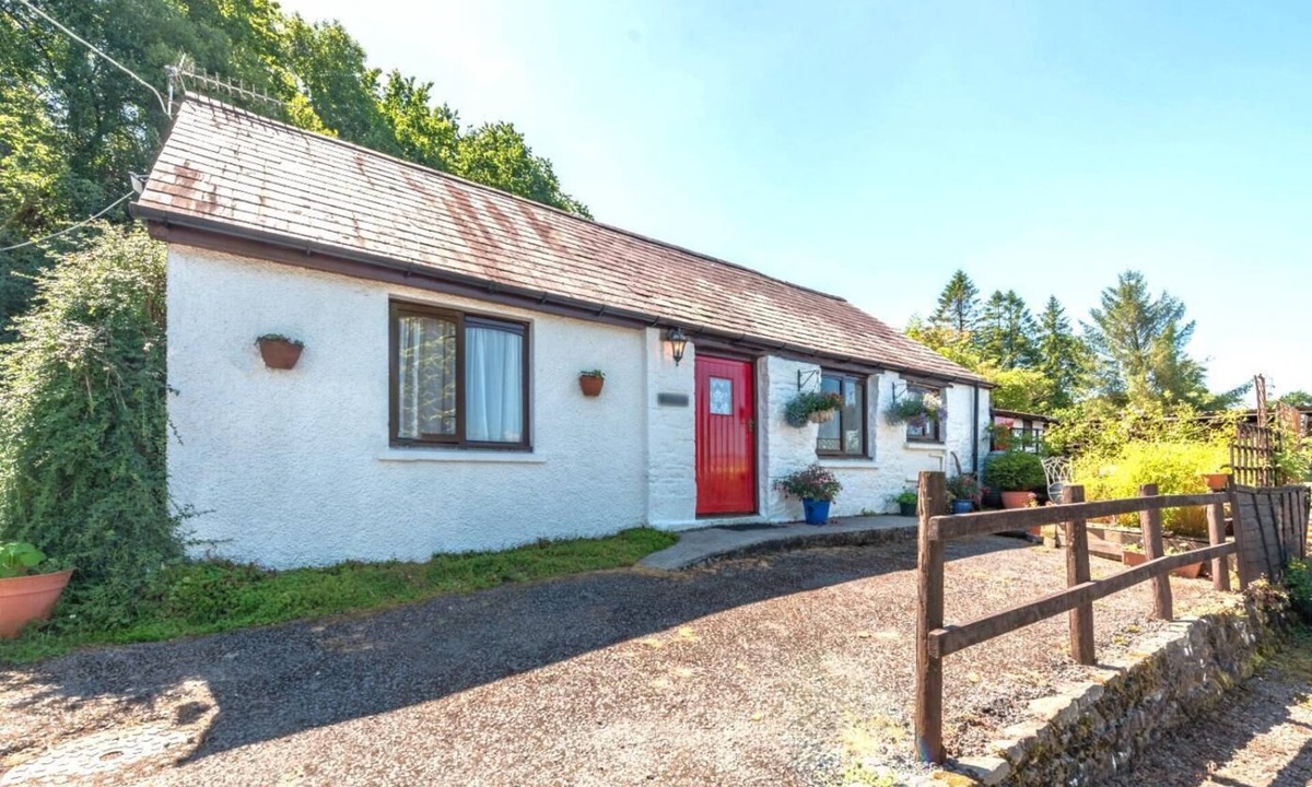 Pentrefelin Cottage | 2 Bed in Llandeilo (oc-waw313)