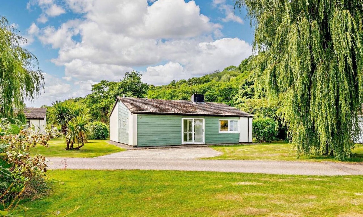 Saltash Ski Chalet | 2 Bed in Saltash (oc-88308)