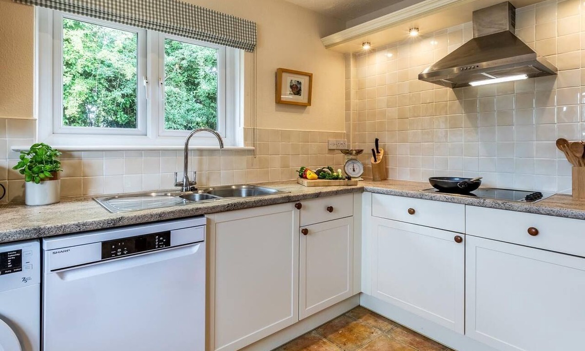 Godshill Cottage | 2 Bed in Ventnor (oc-95173)