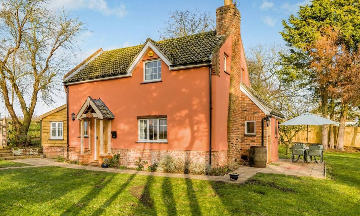 Hopton Cottage | 2 Bed in Wickhampton (oc-t34449)