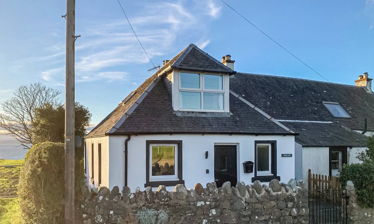 Blackwaterfoot Cottage | 2 bedroom accommodation in Kilpatrick, Isle of Arran