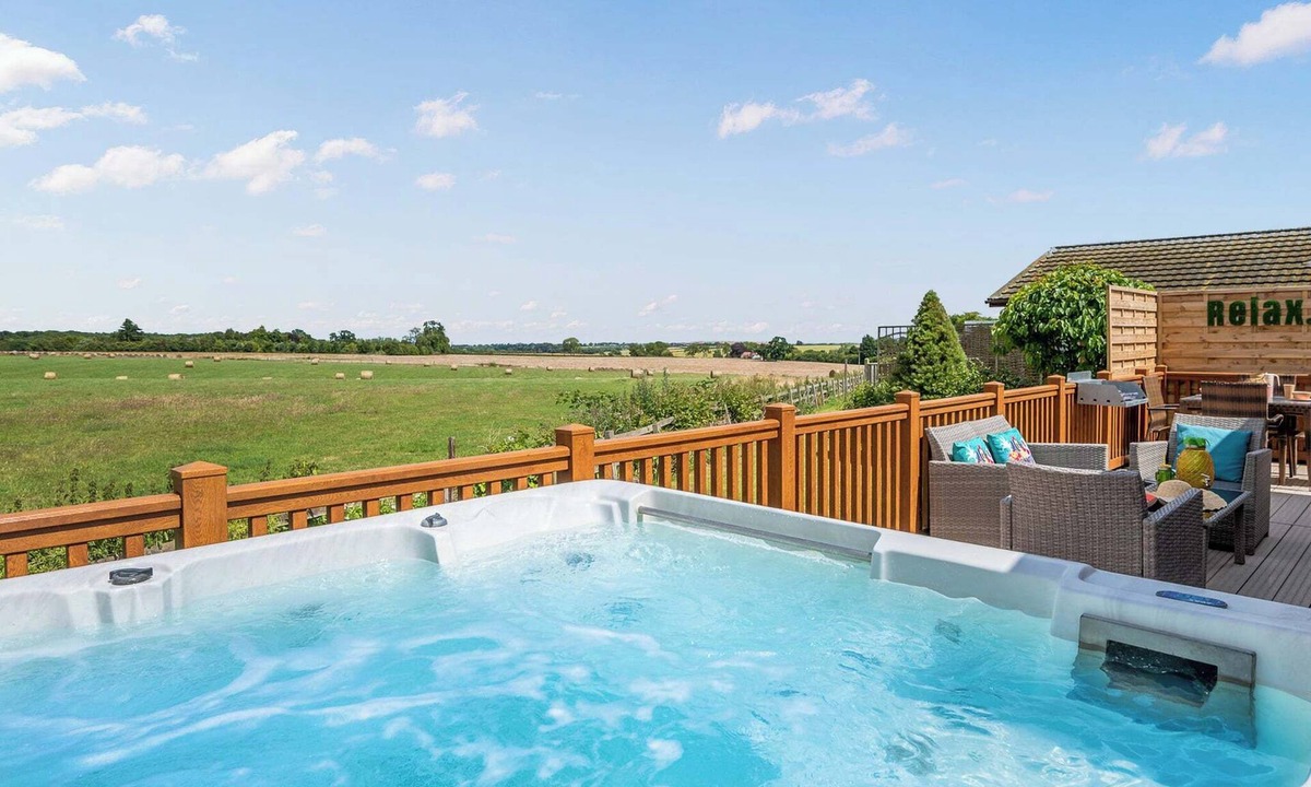 Raywell Ski Chalet | 2 bedroom accommodation in Raywell, Beverley