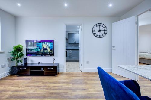 West Thurrock Apartment | 2 Bedroom Apartment with free parking and Netflix enabled Smart TV