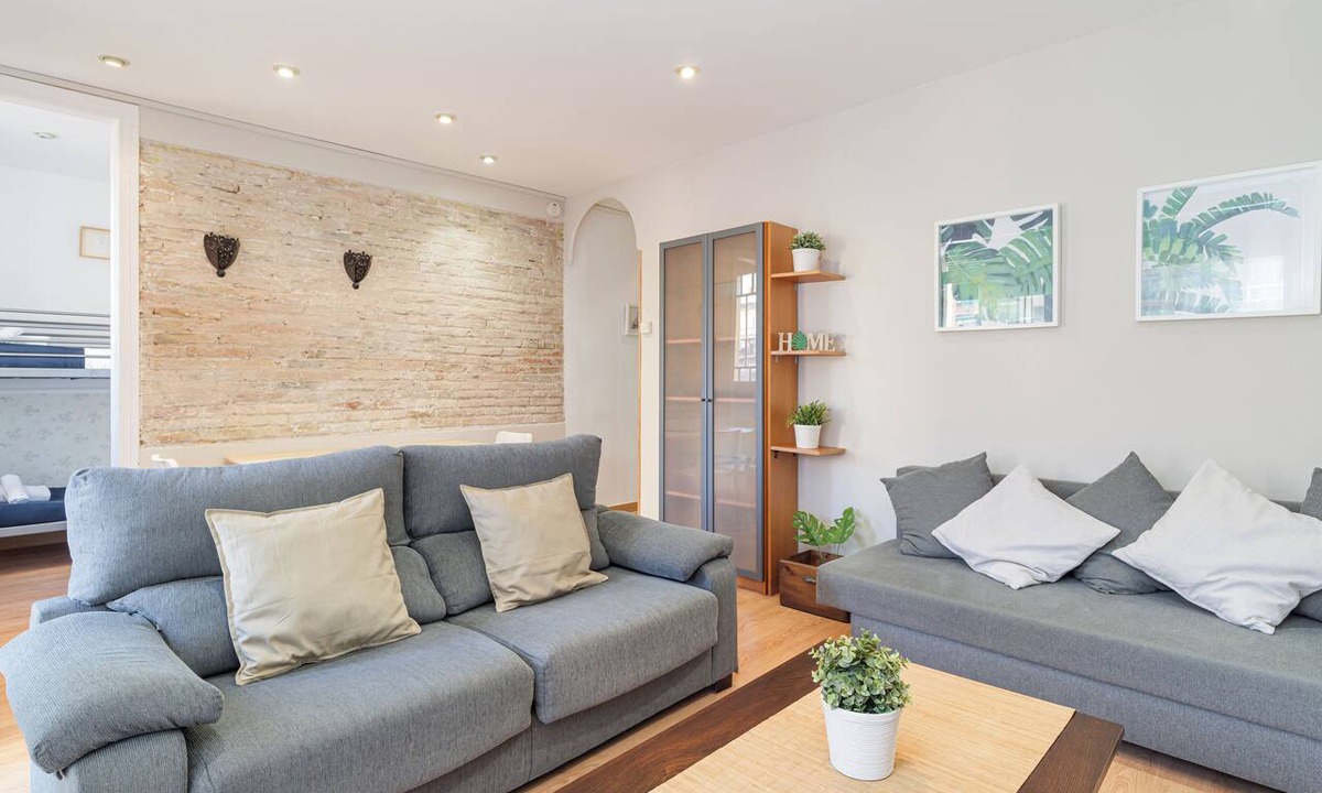 La Sagrada Familia Apartment | 2-bedroom Bright and Classic Sagrada Familia Flat