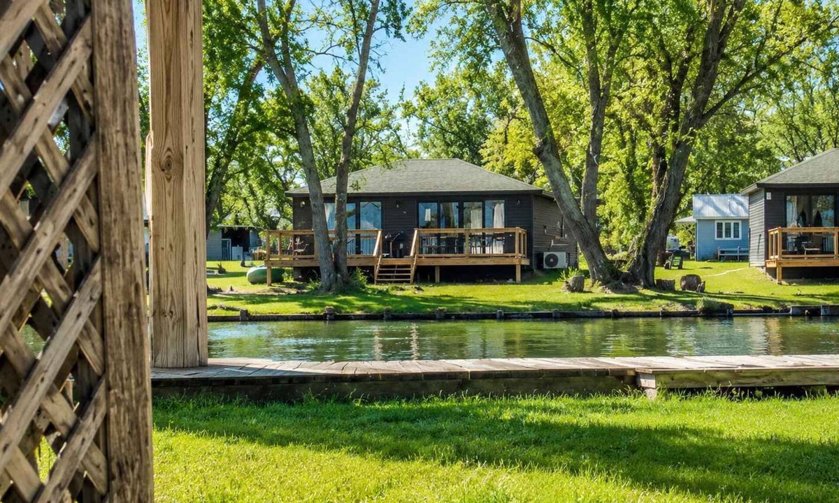 Harwood Cabin | 2-bedroom Lake Front Cottage in Harwood, ON #5