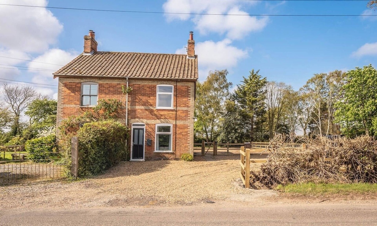 Leiston Apartment | 2 Crossing Cottage, Theberton