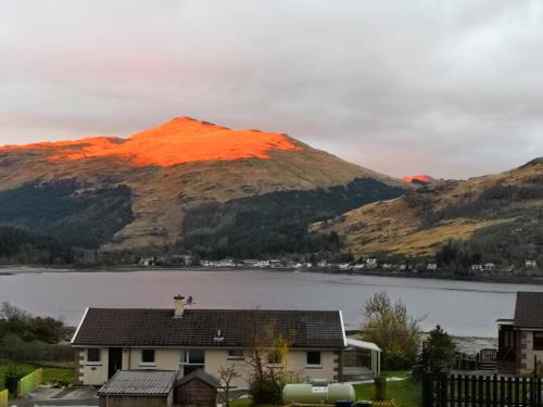 Cairndow House | 2 CV at Lochgoilhead with Swedish Hot Tub