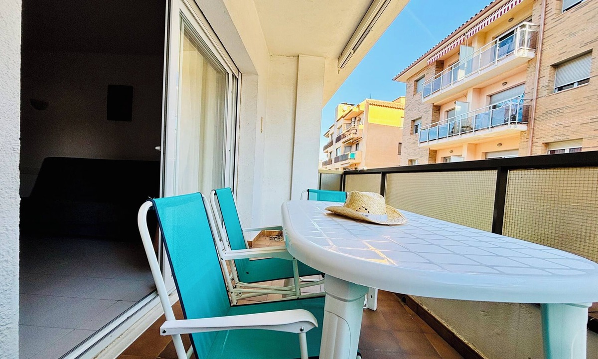 Roses Town Center Apartment | 2190 LAS MURALLAS 1-1, VERY WELL LOCATED, CLOSE TO SHOPS AND THE BEACH, CIUDADELA DE ROSES AREA.