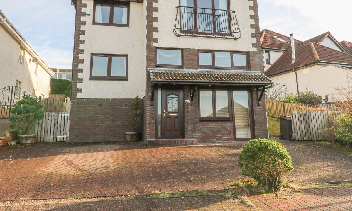 Wemyss Bay Cottage | 24 BURNS DRIVE, family friendly, with a garden in Wemyss Bay