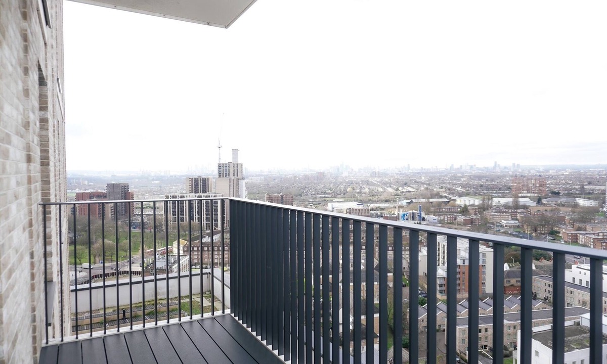 Barking Apartment | 2br-360 Views-balcony-parking-wifi-smarttv