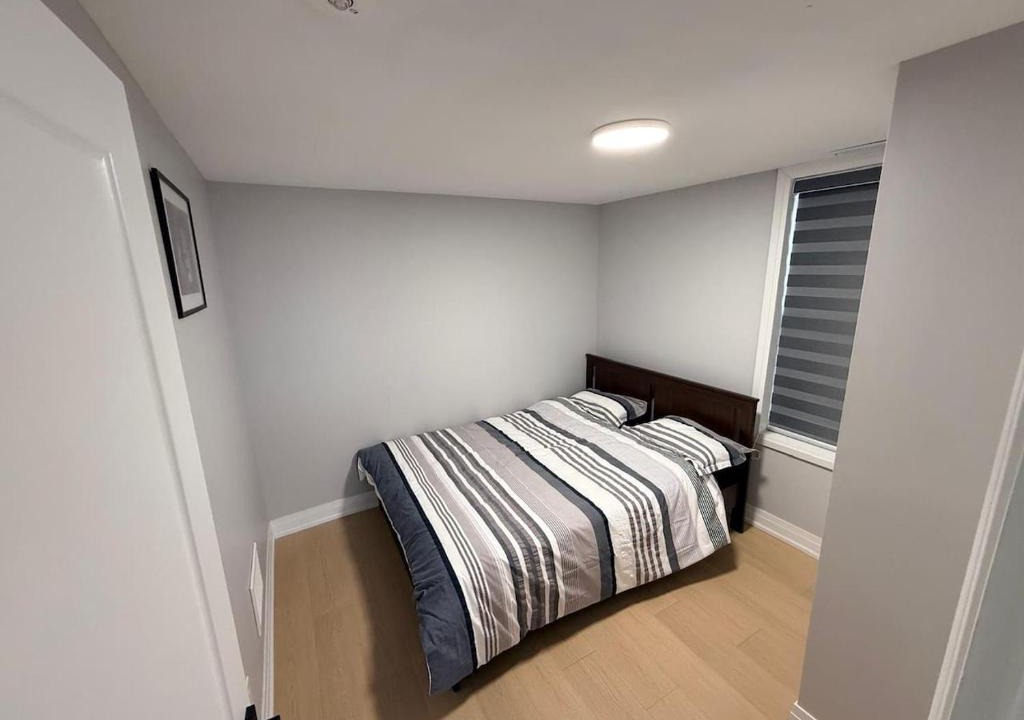 Niagara Falls Apartment | 2BR Clifton Hill Retreat Walk to Falls Parking