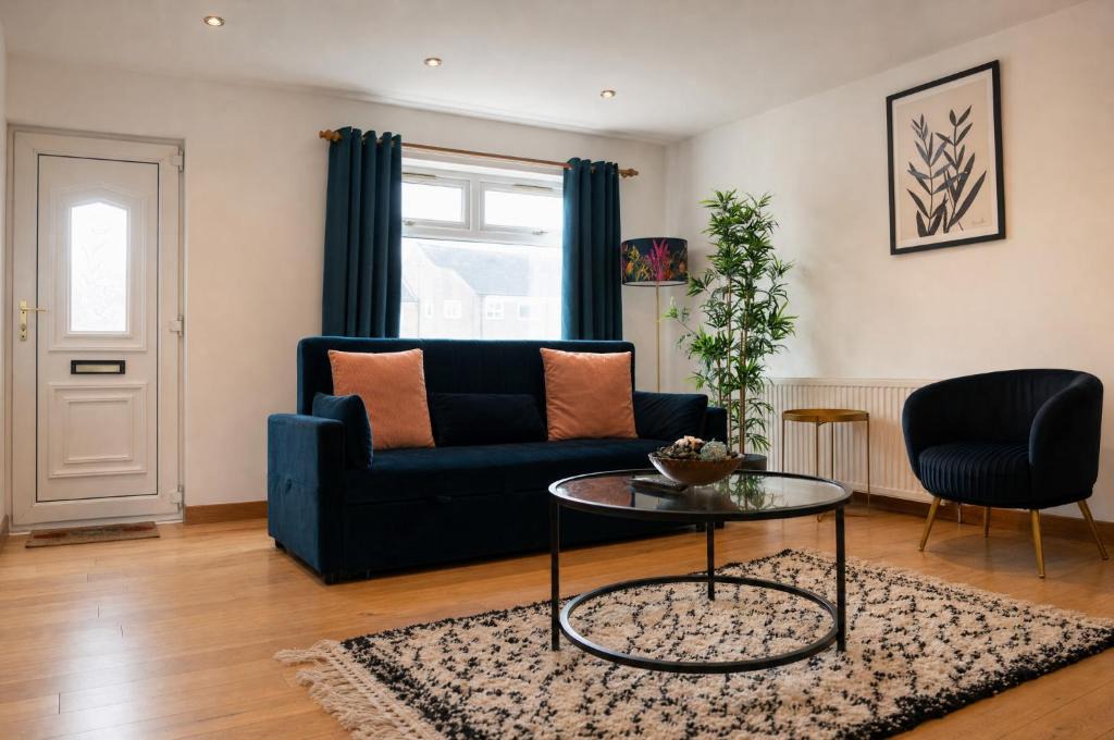 East End Apartment | 2BR House Free Parking Easy City Access