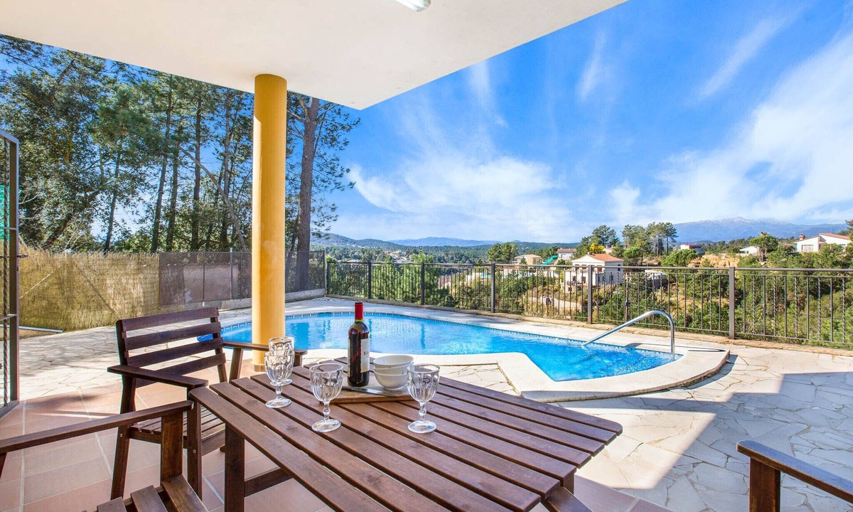 Vidreres Villa | 2CAM01 - Cozy 4 bedroom house with private pool located in a quiet area