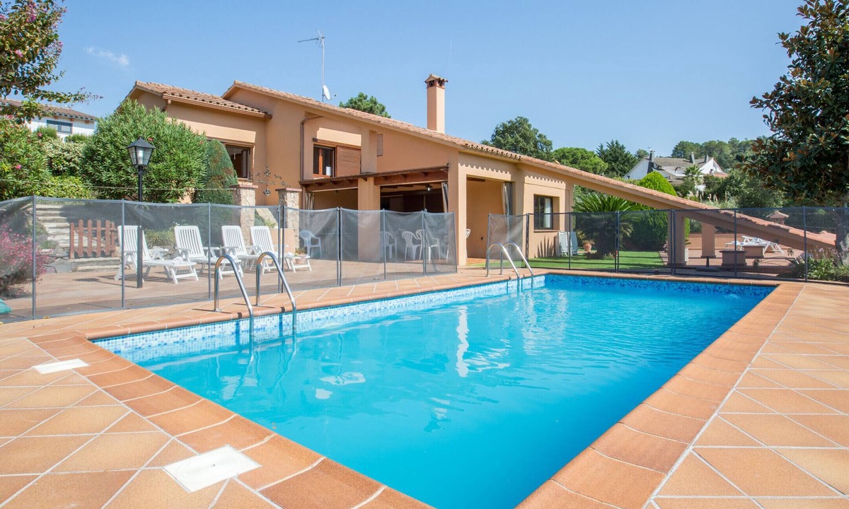 Puigventos Villa | 2CIP01-6pax - House with capacity for 06 people and private pool located in a quiet area