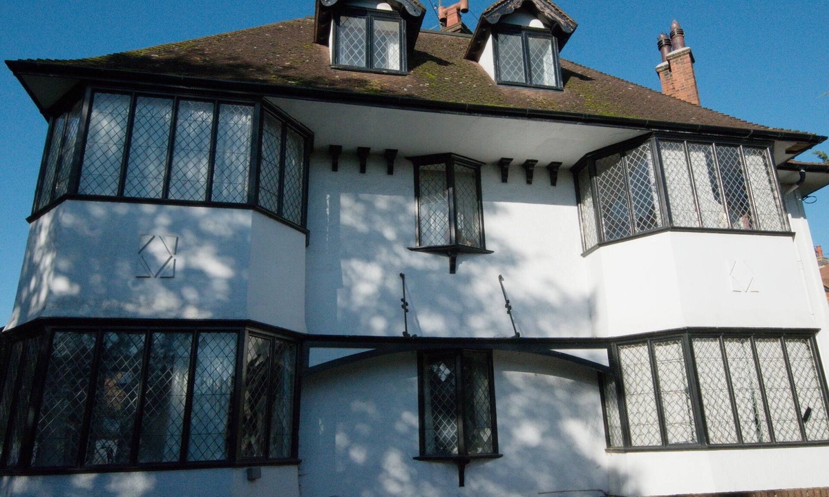 Bury St Edmunds Apartment | 2nd floor modern flat in large Edwardian house ten minutes’ walk from railway