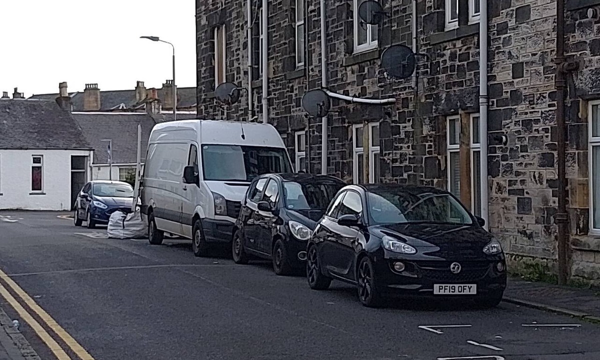 Largs Apartment | 2nd Floor, Train Stn, Beach, Cumbrae-Millport Ferry Port All Under 0.3 Mile.